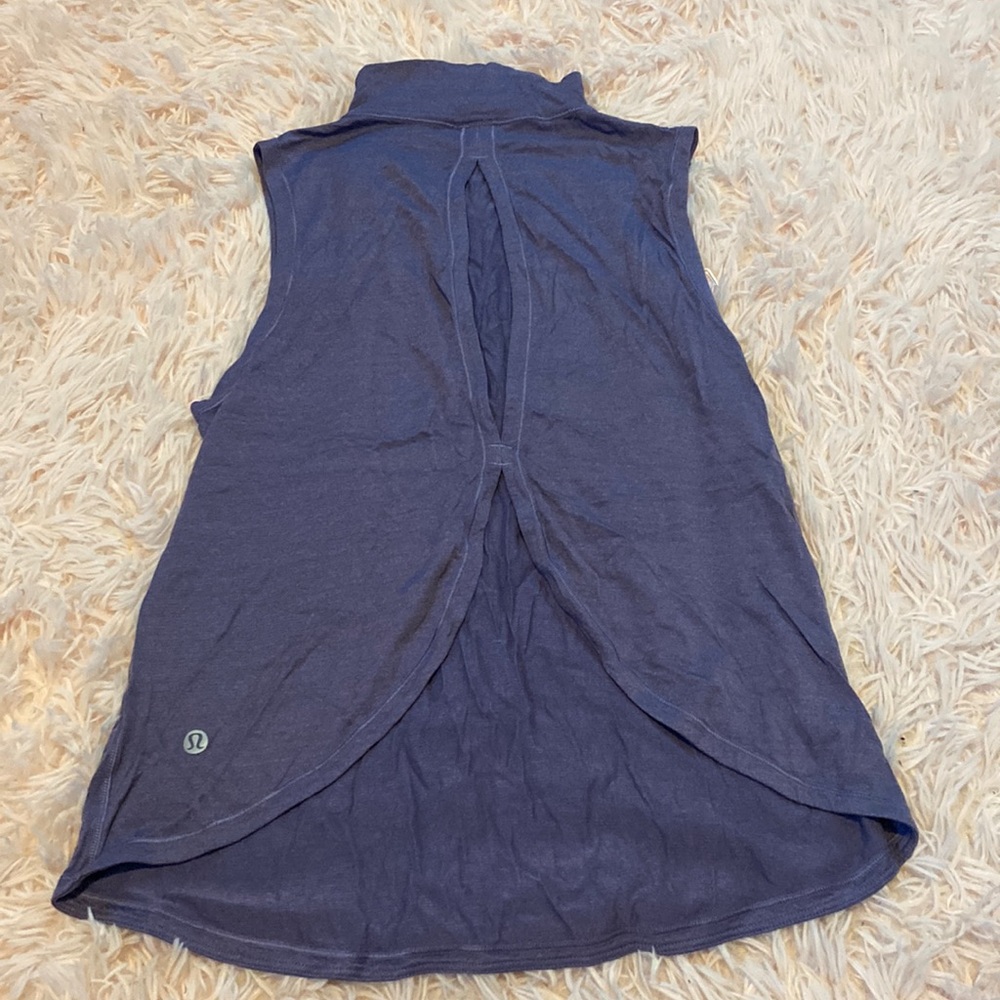 Lulumon shirt
